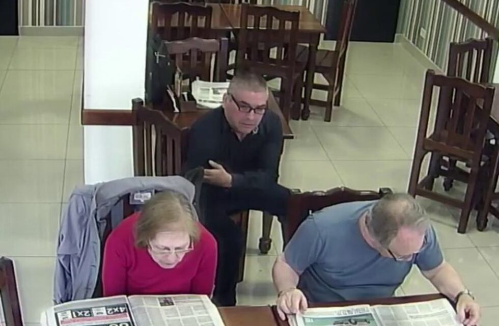 Buscan al autor de dos robos cometidos el mismo día en diferentes bares rosarinos