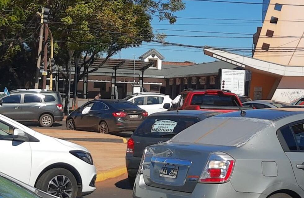 Reclamo de médicos por salarios e insumos de protección sanitaria