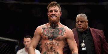 Conor McGregor sonríe luego del primer round\u002E (AFP)