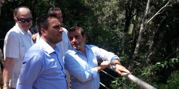 Oscar Herrera y el ministro de Ambiente, Juan Cabandié, en Salto Encantado\u002E (Misiones Online)