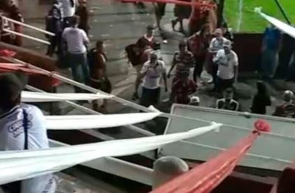 Hinchas infiltrados de River en Lanús: tres heridos leves, el violento método para detectarlos y un insólito cuestionario