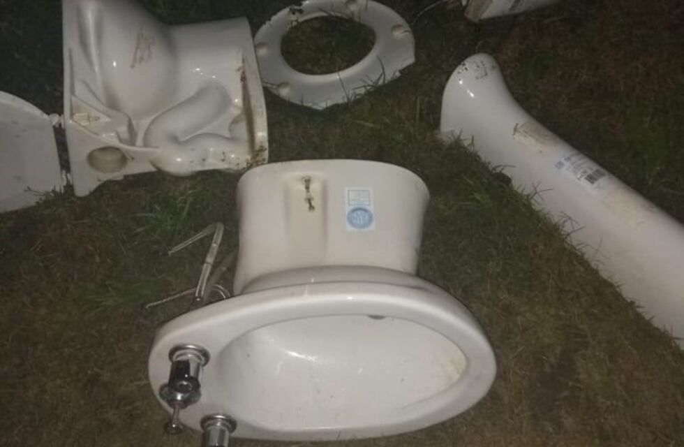 Alta Gracia: tres sujetos robaron un juego de sanitario completo