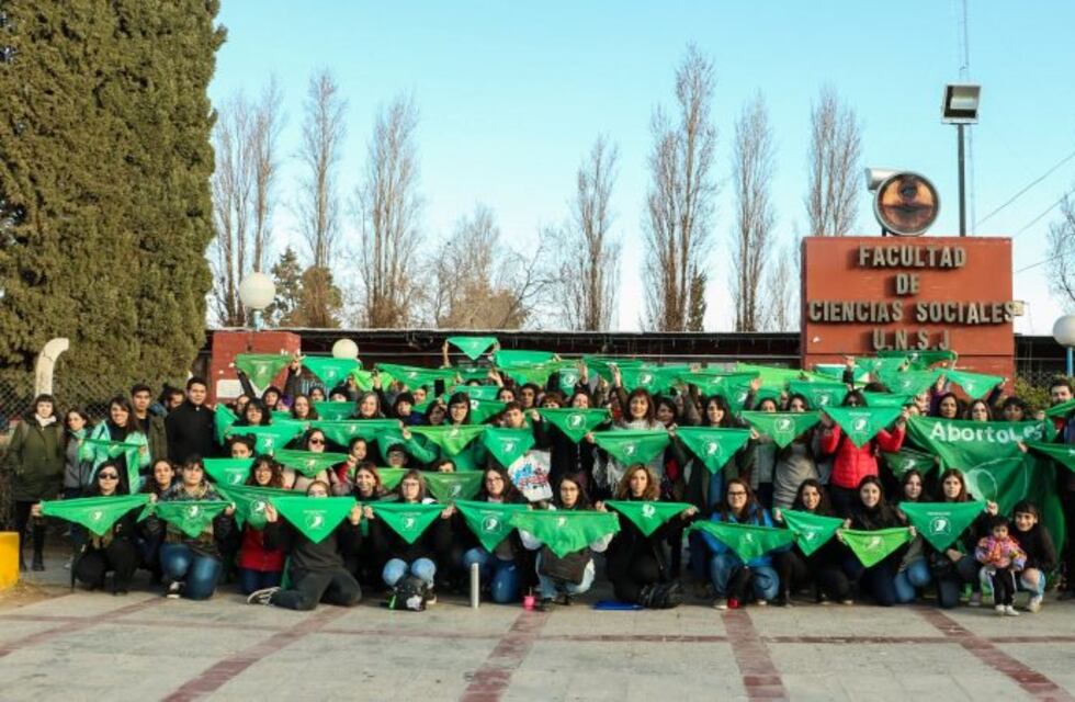 Pañuelazo a favor del aborto legal en San Juan: por primera vez se conocieron cifras