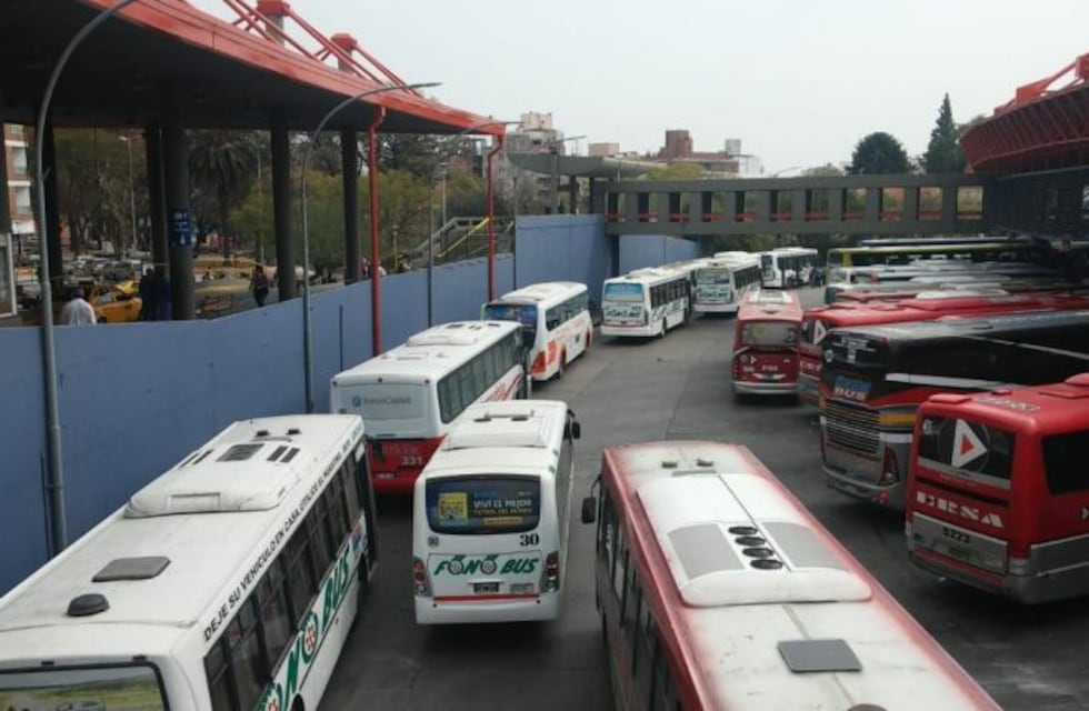 Aoita levantó el paro y este lunes habrá transporte interurbano
