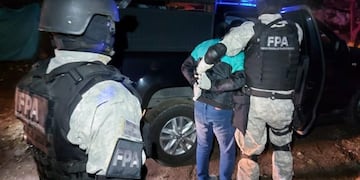 Un hombre y su pareja, ambos arrestados por efectivos de la FPA en Cosquín\u002E (Foto: MPF)\u002E