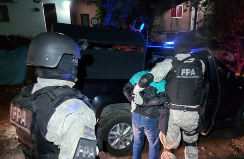 Arrestaron a una pareja acusada de vender drogas en un balneario de Cosquín