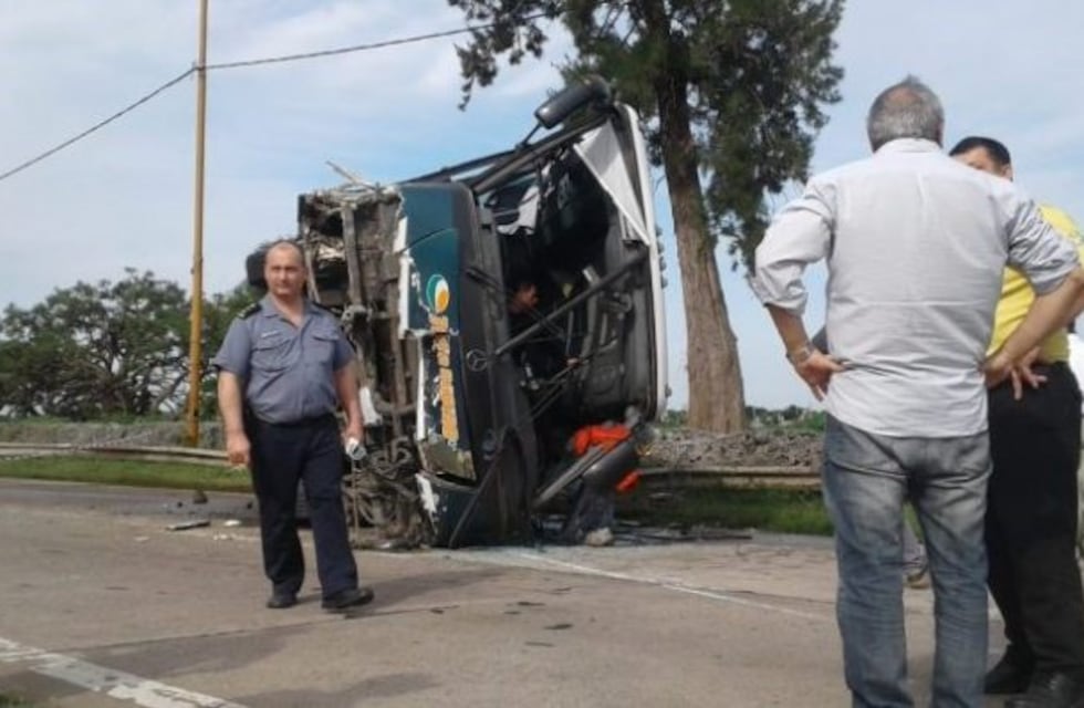 Una mujer muy grave y otros siete heridos, el saldo del siniestro protagonizado por un micro