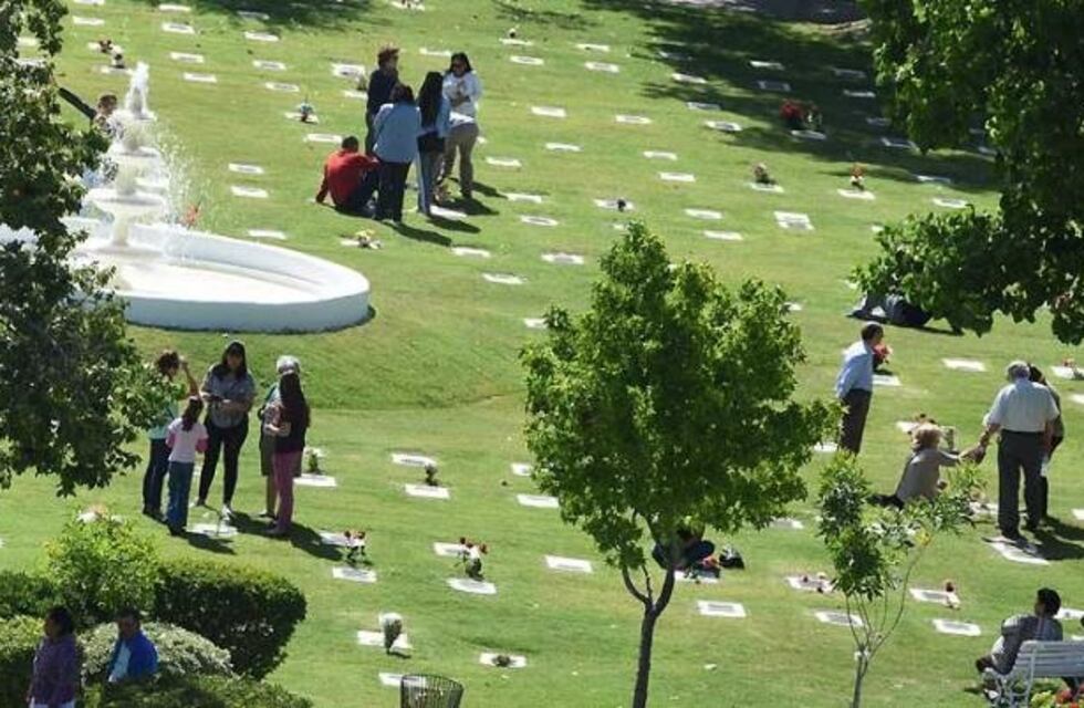 Los cementerios de la ciudad de Santiago harán horario corrido este domingo