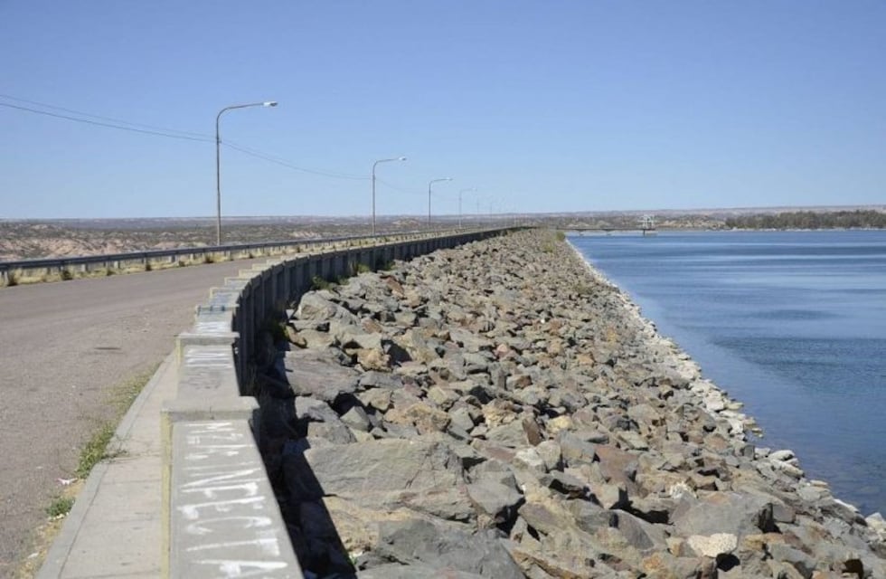 Motociclista en grave estado tras caer al dique El Carrizal