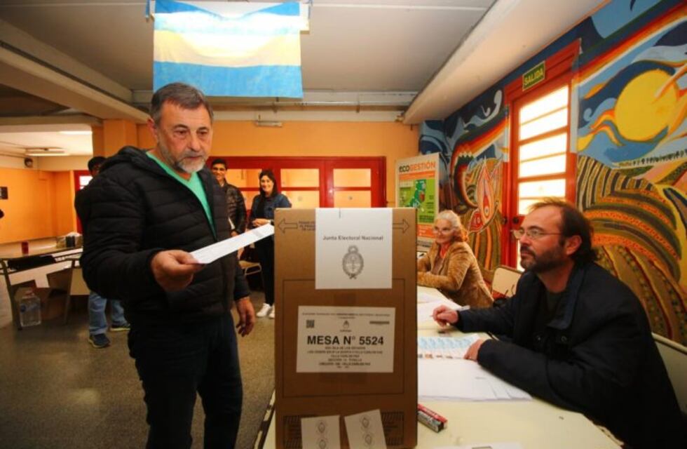 "Estamos preocupados por el sistema de escrutinio", dijo Caserio tras votar en Carlos Paz
