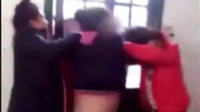 Agresiu00f3n a una joven en la escuela Gabriel Carrasco.