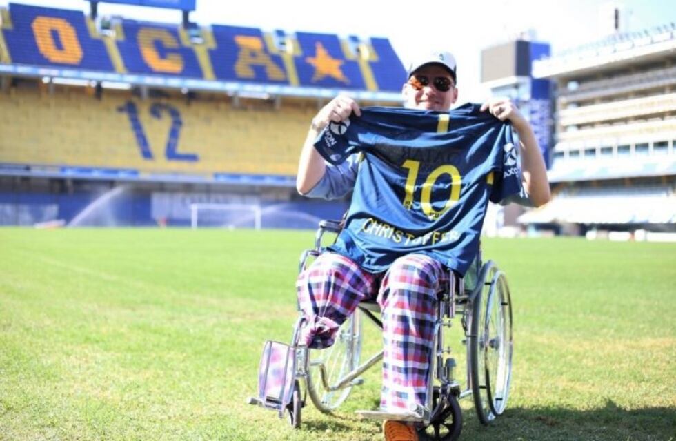 El turista sueco que perdió una pierna en un robo fue dado de alta y visitó la Bombonera