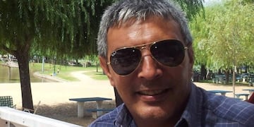 El comisario Mariano Ezequiel Valdés, titular de la delegación Santa Fe de la Policía  Federal Argentina (PFA), denunció que fue atacado a balazos por un grupo de personas en la autopista Rosario-Buenos Aires\u002E