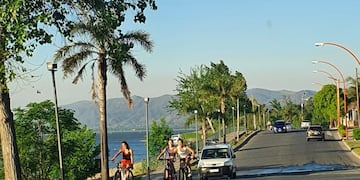 Costanera de Villa Carlos Paz, a fines de primavera 2020. (Foto: VíaCarlosPaz).