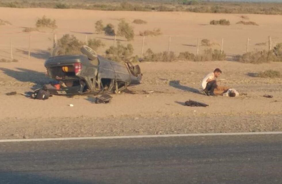 Cuatro mendocinos volcaron en San Juan y se salvaron de milagro
