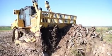 Topador en el Relleno Sanitario del Complejo Ambiental