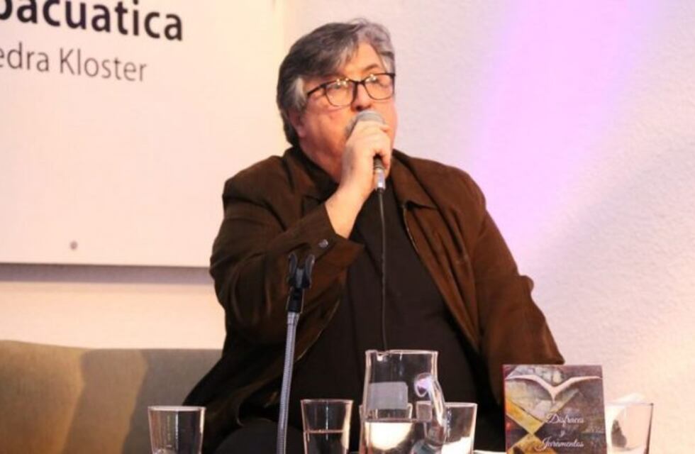 Eduardo Olivera presentó su libro "Disfraces y Juramentos" en Casa de La Pampa