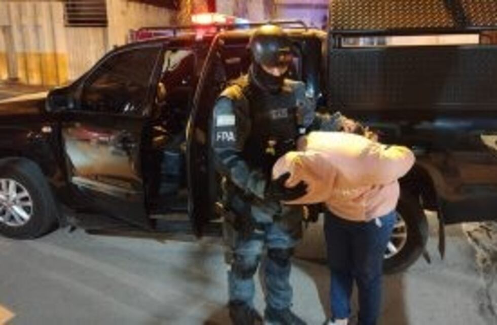 Morteros: dos jóvenes detenidos por venta de droga a lado de un Centro Vecinal