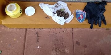 La droga estaba dentro de un pote con pegamento\u002E