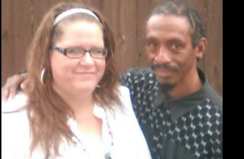 Discutían cuando ella se enojó y aplastó a su pareja hasta matarlo