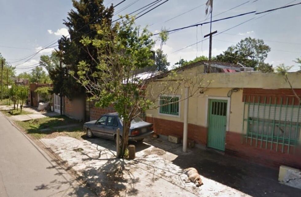 Buscaba a su hijo y lo hallaron muerto debajo de la cama de un amigo