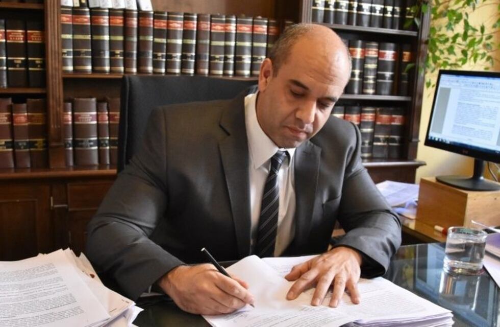 Violó a su propia hija y le hizo creer que estaba enamorada de él