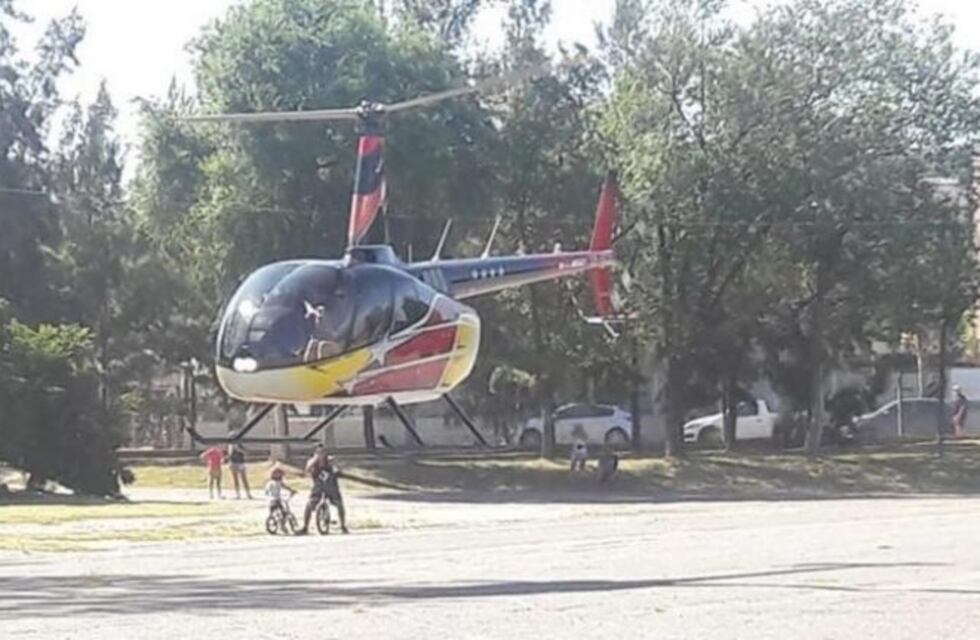 Sin autorización, un helicóptero aterrizó en un parque público de Carlos Paz