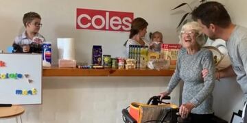 Armó un supermercado en su casa para que su abuela con Alzheimer pueda \