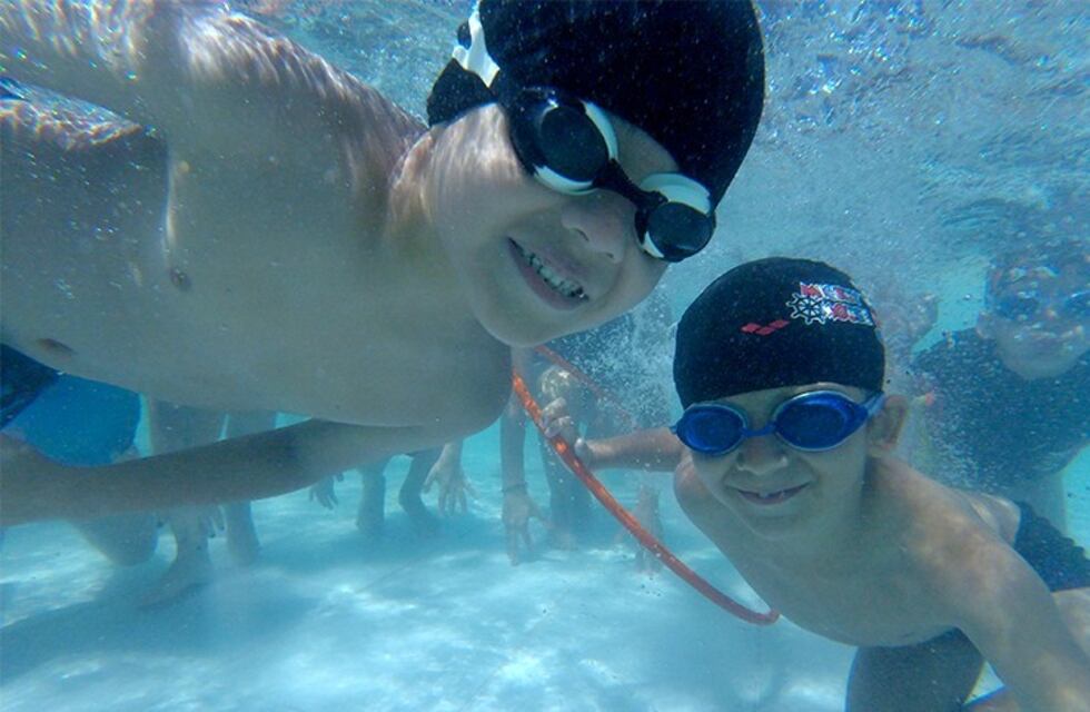 Cuánto sale asociarse y sacar el abono de pileta en clubes rosarinos