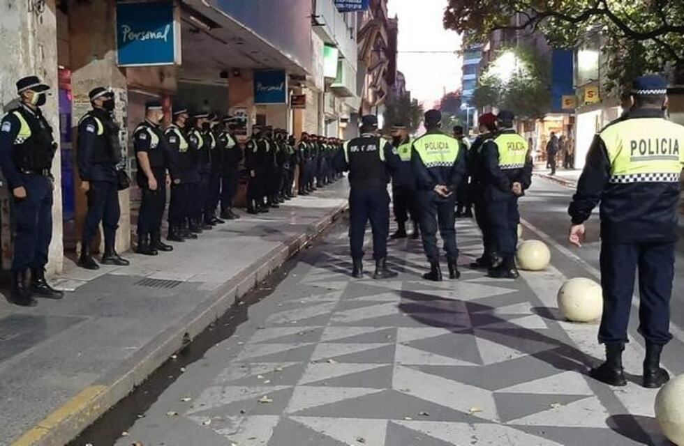 Coronavirus: la policía controla el uso de barbijo en el centro