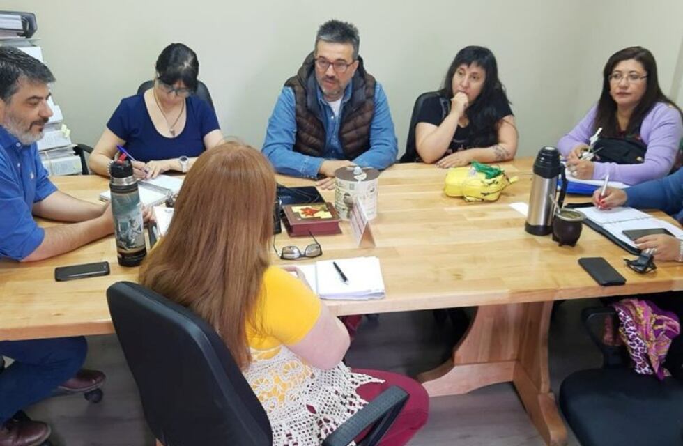 Docentes fueguinos exigen la legalización del salario y 100% de aumento