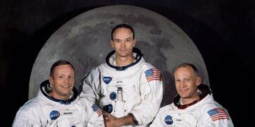 FFM101\u002E --- (UNITED STATES), 17/07/2019\u002E- An undated handout photo made available by the National Aeronautics and Space Administration (NASA) shows the 'Apollo 11 lunar landing mission crew with (L-R) mission commander Neil A\u002E Armstrong, command module pilot Michael Collins and lunar module pilot Edwin E\u002E Aldrin Jr\u002E posing in their space suits (issued 17 July 2019)\u002EThe year 2019 marks the 50th anniversary of the first moon landing, an event seen as the peak of the United States' space program of the 1960s which put an end to the so-called 'Race to Space' between the Cold War rivals the US and the Soviet Union, that once was triggered by the USSR's 04 October 1957 launch of the 'Sputnik 1' satellite\u002E NASA astronaut Neil Armstrong made history when he stepped out of the Apollo 11's 'Eagle' landing module on 21 July 1969 and left the first human footprints on the moon\u002E EFE/EPA/NASA HANDOUT EDITORIAL USE ONLY/NO SALES (Aniversario Luna)