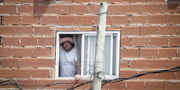 Policías y vecinos aislados por prevención en Las Heras