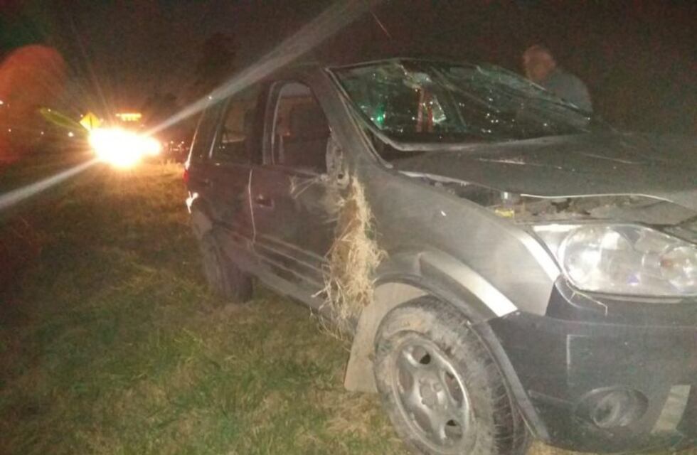 Malagueño: una camioneta perdió el control y volcó tras esquivar a un ciclista