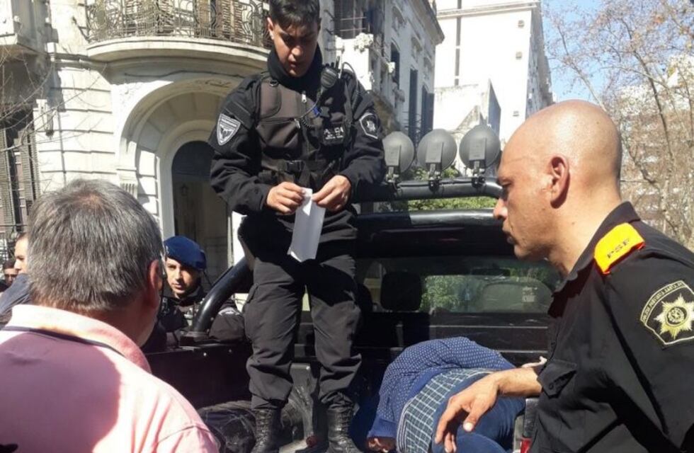 Persecución y detenidos tras el robo de una importante suma de dinero en el microcentro