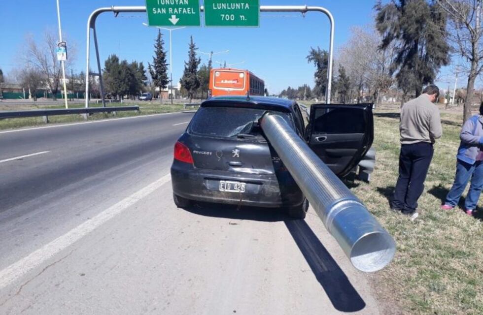 Se salvaron de milagro: impactante choque en el Acceso Sur