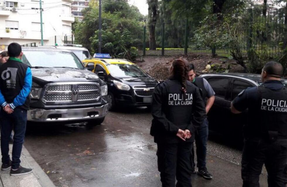 Secuestraron los dos automóviles con los que se corrieron picadas en la avenida 9 de Julio