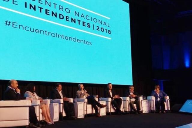 Mirolo integro la mesa panel del evento, en el que disertó sobre gestión, federalismo y autonomía municipal\u002E