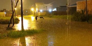 Diluvio en Corrientes dejó autos flotando y calles anegadas