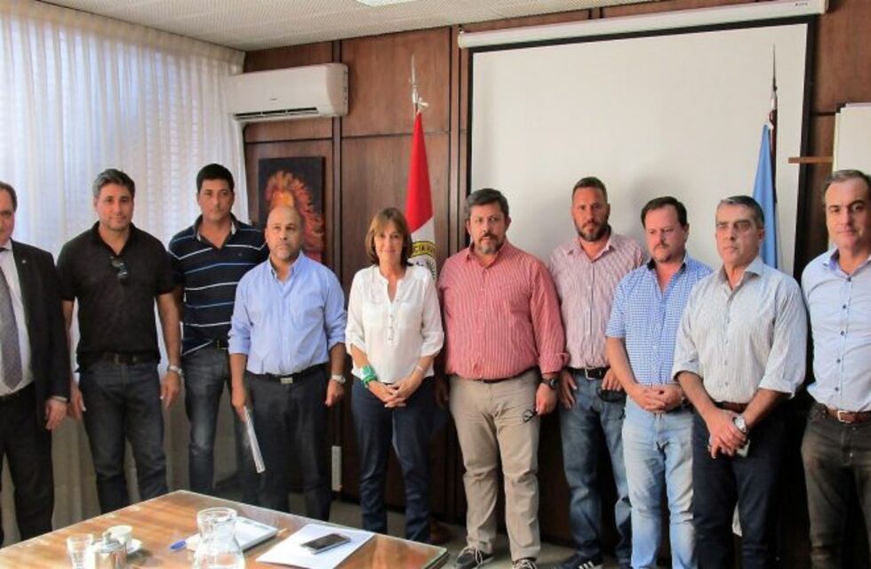 La Provincia busca alternativas para que la Refinería San Lorenzo continúe produciendo