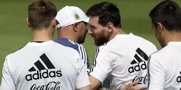 Después de la tormenta por la goleada de Croacia, hubo indicios de reconciliación con Sampaoli\u002E En la relación con Messi por ejemplo\u002E La influencia en el armado del equipo se mantiene\u002E