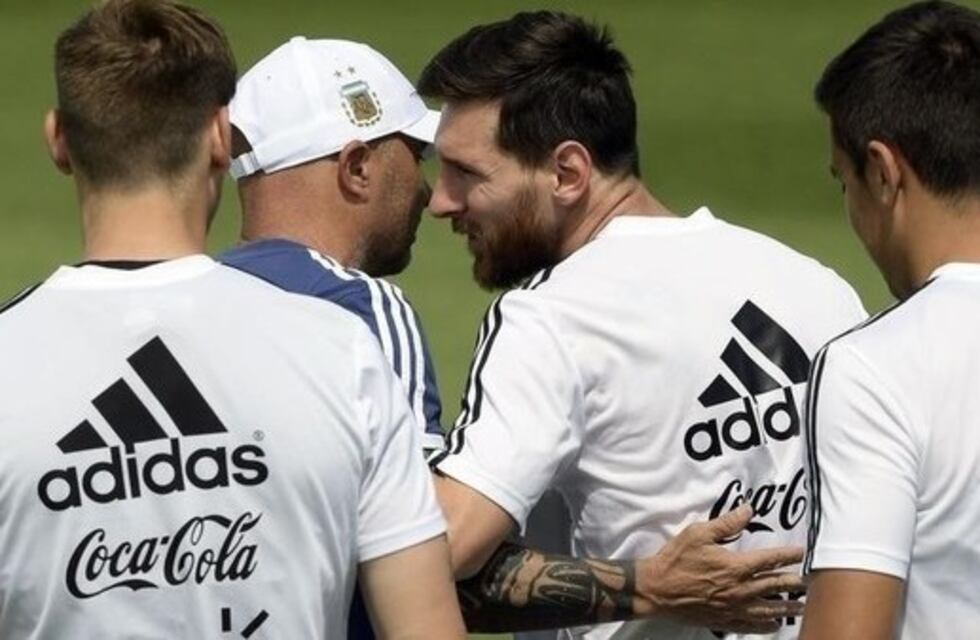 Las turbulencias entre el plantel y Sampaoli y el antecedente en Mundiales