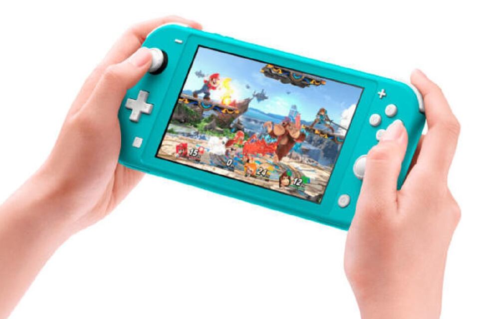 Imágenes perturbadoras: un alumno golpeó salvajemente a su profesora por haberle quitado su Nintendo durante la clase