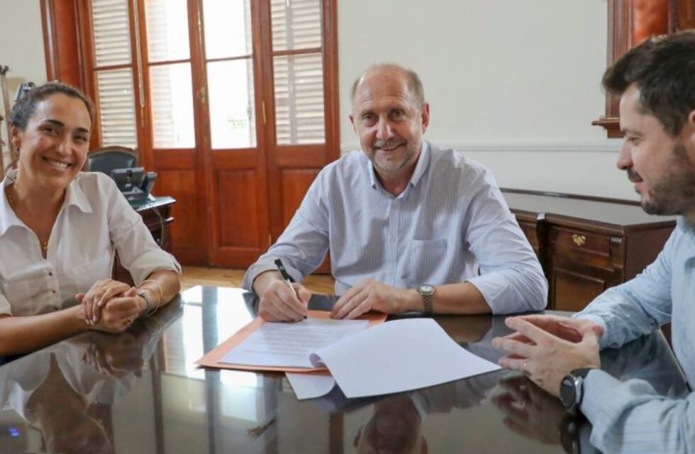 Perotti congeló su sueldo y el de todo su gabinete