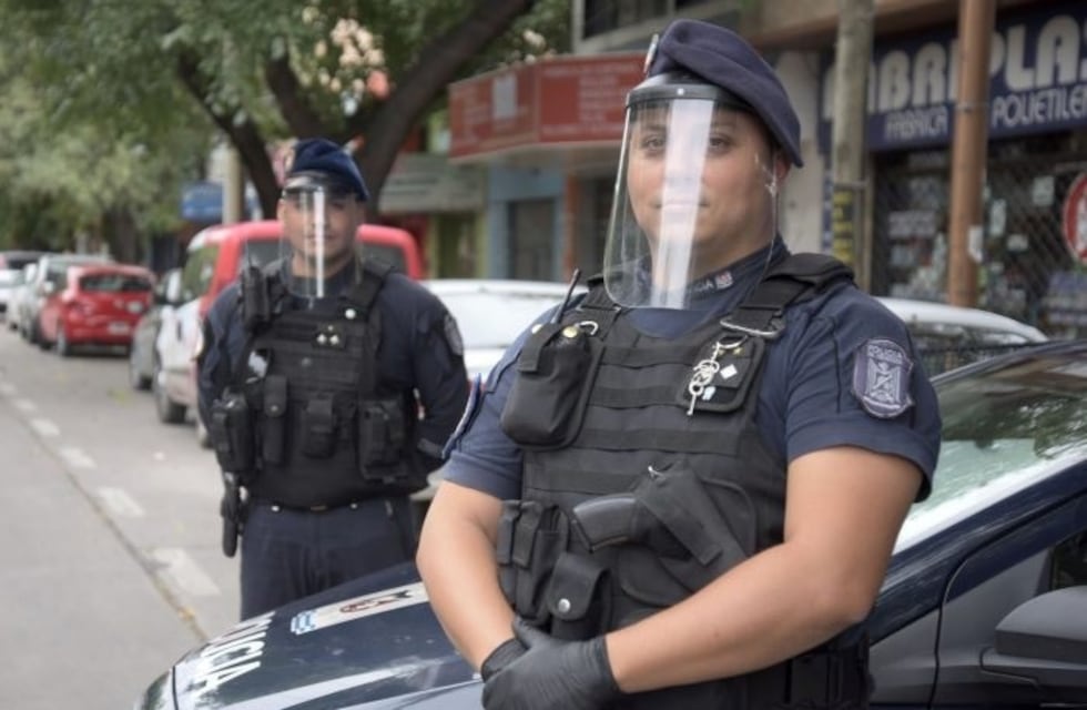 Policías entregaron obsequios a los niños de los parajes más alejados de Genera Alvear