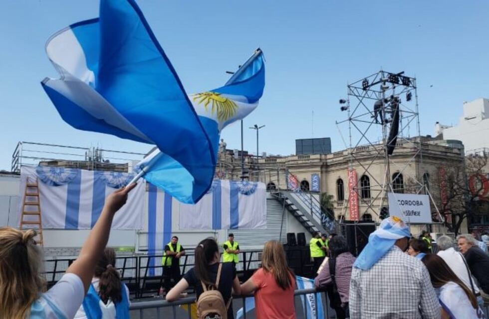 Mauricio Macri cerró su campaña en Córdoba en plaza Vélez Sársfield