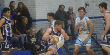 Espora logró un buen triunfo de visitante pensando en clasificar a los playoff.