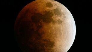 El eclipse lunar se aproxima. Cuándo será el punto máximo del fenómeno.