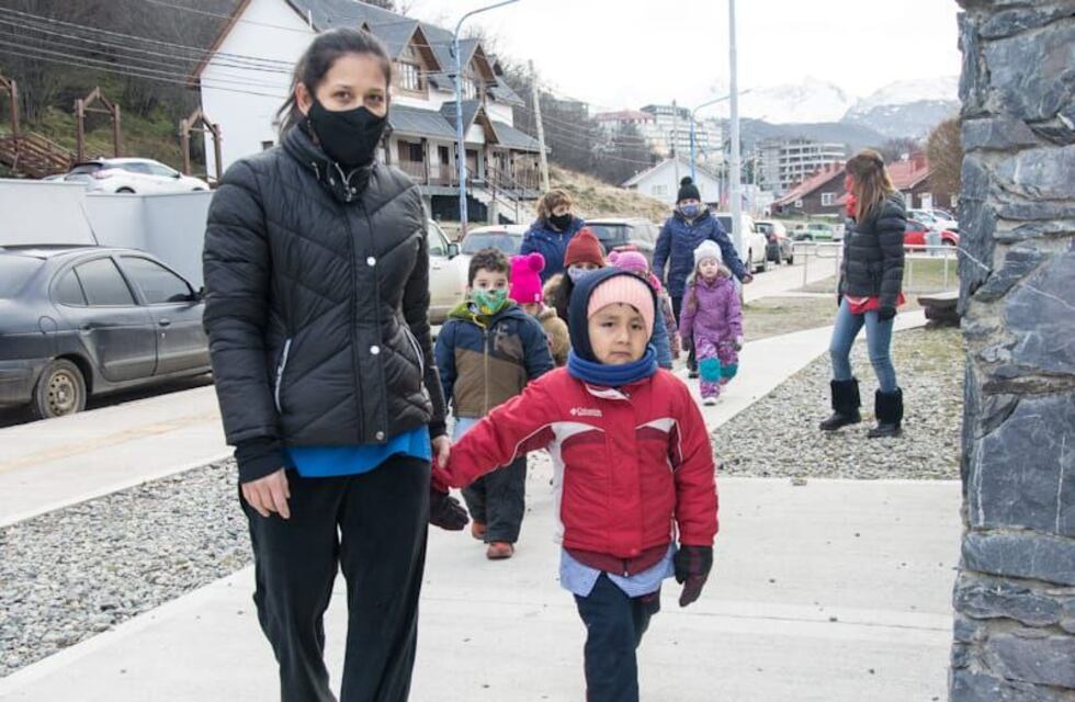 Ushuaia: niños del jardín “Trencito Nevado” visitaron la calesita