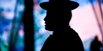Una mujer aimara asiste el pasado 26 de agosto a la presentación de resultados oficiales de las elecciones presidenciales a nivel nacional, en La Paz (Bolivia). El Tribunal Supremo Electoral (TSE) oficializó los resultados de las elecciones celebradas el 17 de ese mes, que confirmaron un inédito balotaje entre los candidatos opositores Rodrigo Paz Pereira, del Partido Demócrata Cristiano (PDC), y Jorge Tuto Quiroga Ramírez, de la alianza Libre.